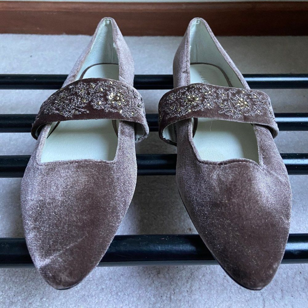 BETTYE MULLER Women Velvet Gold Print Shoes NEW